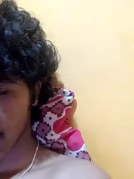 Snapshot of CosmicEmuu chatting on January 2025 01:38:01 PM CosmicEmuu online show from January 2025 01:38:01 PM