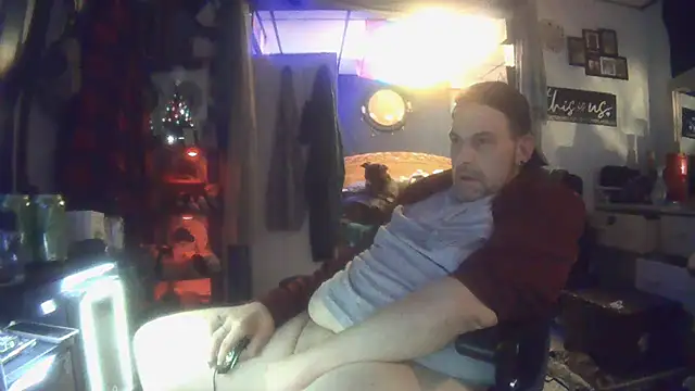 Snapshot of MacGayver1977 chatting on March 2025 04:36:02 AM MacGayver1977 online show from March 2025 04:36:02 AM