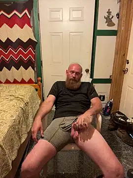 Snapshot of 32XRedBeard chatting on April 2026 09:37:01 PM 32XRedBeard online show from April 2026 09:37:01 PM