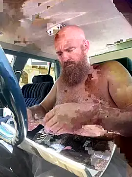 Snapshot of 32XRedBeard chatting on April 2026 05:16:02 PM 32XRedBeard online show from April 2026 05:16:02 PM
