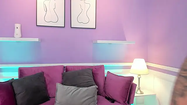 Emma Walkerr  online show from February 2025 10:11:01 PM