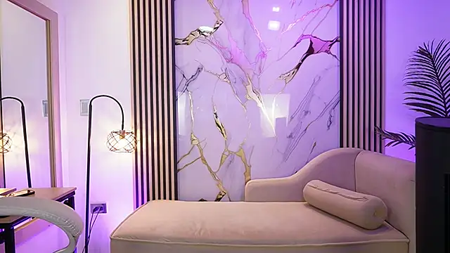 Emma Walkerr  online show from April 2026 07:44:01 PM