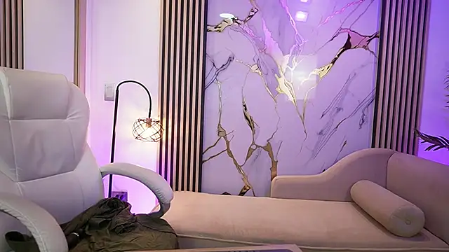 Emma Walkerr  online show from April 2026 07:03:02 PM