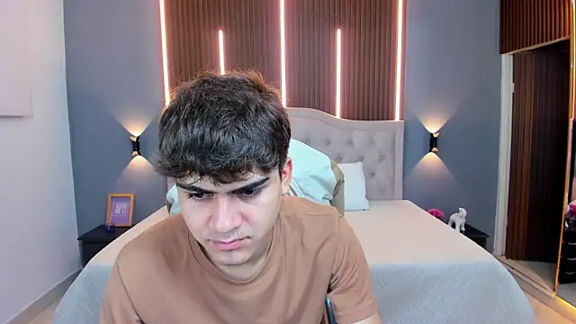 Tommy18   online show from November 2025 03:28:01 AM