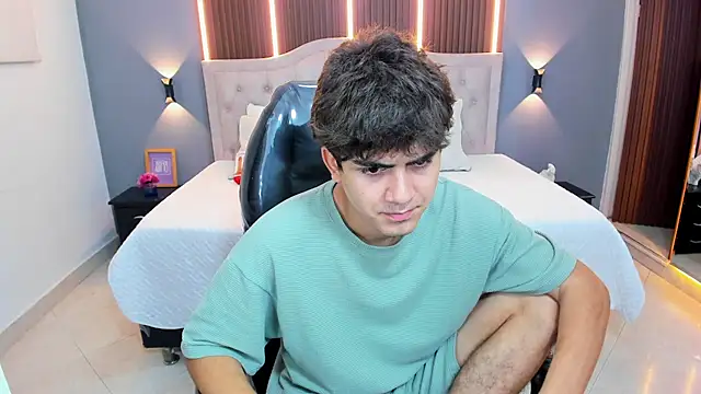 Tommy18   online show from February 2026 03:22:01 AM