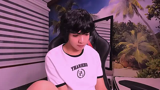 AllanYong18 online show from February 2025 07:37:02 AM