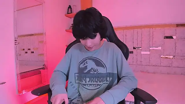 AllanYong18 online show from March 2025 07:27:02 AM