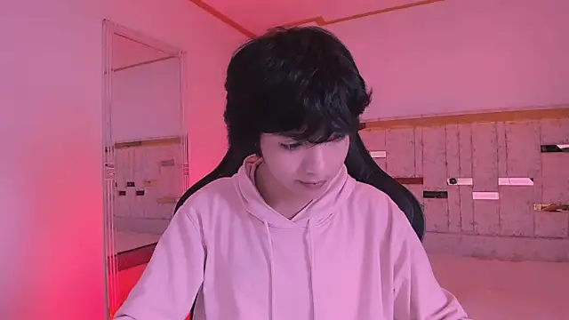 AllanYong18 online show from March 2025 08:04:02 AM