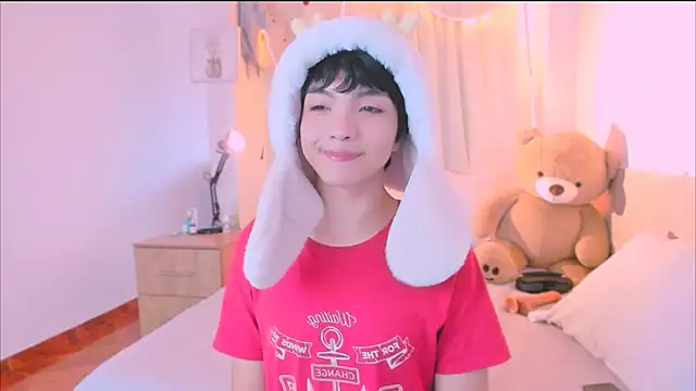 AllanYong18 online show from October 2025 01:01:02 PM