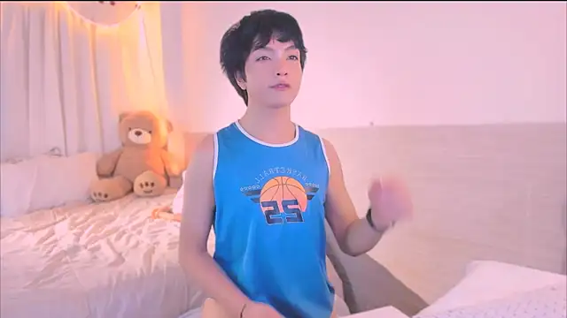 AllanYong18 online show from November 2025 05:17:01 AM