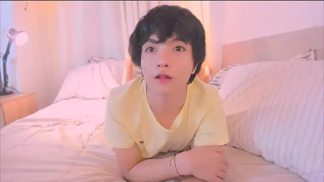 AllanYong18 online show from November 2025 07:40:01 AM