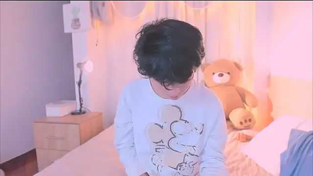 AllanYong18 online show from December 2025 10:53:01 AM