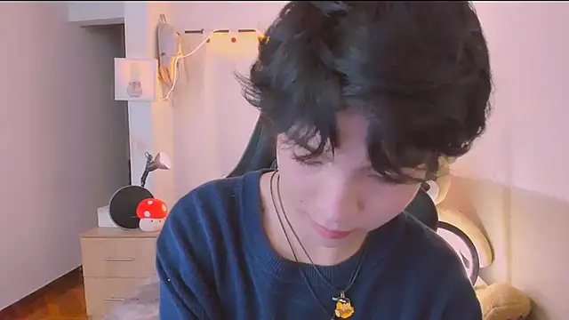 AllanYong18 online show from April 2026 07:42:02 AM