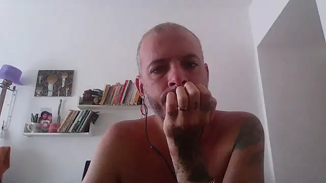 Snapshot of xtrppyx chatting on October 2025 11:32:02 AM xtrppyx online show from October 2025 11:32:02 AM