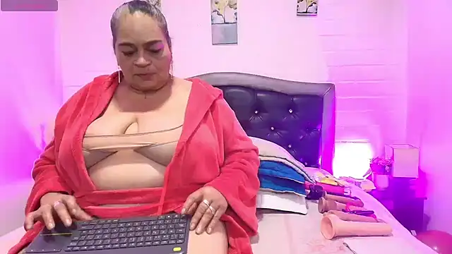 Snapshot of VickyBoobss chatting on June 2026 07:46:01 PM VickyBoobss online show from June 2026 07:46:01 PM