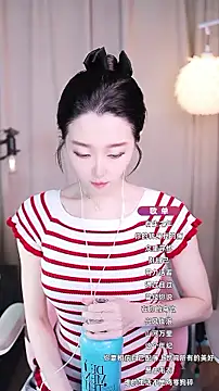 Snapshot of Zoe-99 chatting on October 2025 02:15:01 PM Zoe-99 online show from October 2025 02:15:01 PM