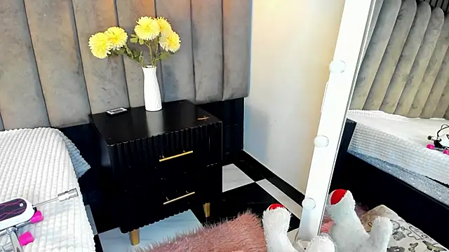 chelsea bolton  online show from November 2025 12:37:01 PM