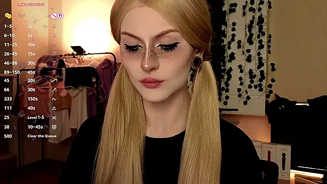 Emily  Mooree online show from October 2025 09:10:01 AM