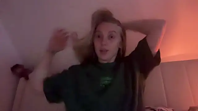 Snapshot of Ella-82 chatting on October 2025 08:29:01 PM Ella-82 online show from October 2025 08:29:01 PM