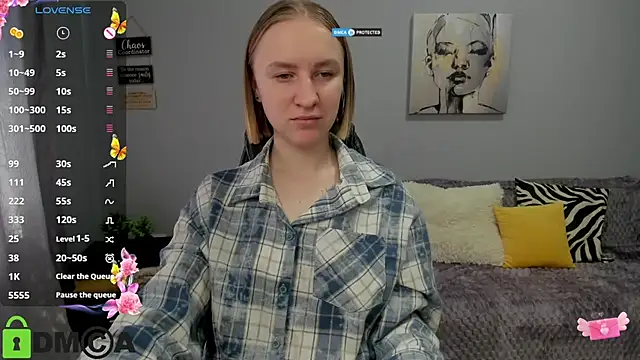 Snapshot of BeautyBlondy chatting on April 2026 08:57:01 AM BeautyBlondy online show from April 2026 08:57:01 AM