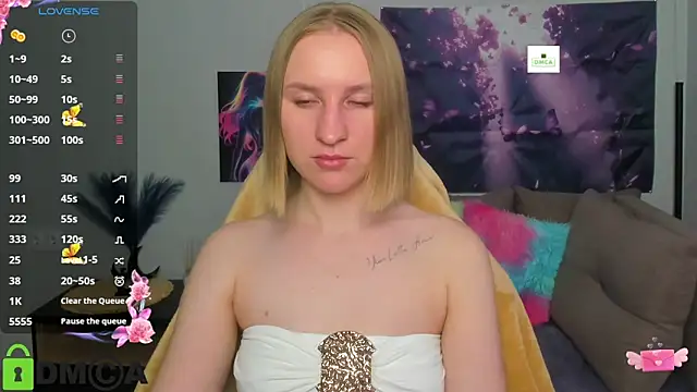 Snapshot of BeautyBlondy chatting on May 2026 12:35:02 PM BeautyBlondy online show from May 2026 12:35:02 PM