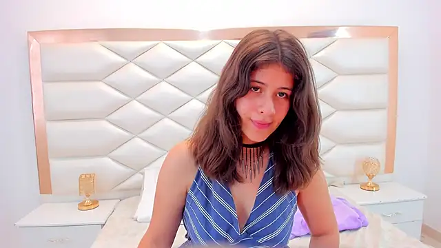 Snapshot of MiaQueen021 chatting on February 2025 04:02:01 PM MiaQueen021 online show from February 2025 04:02:01 PM