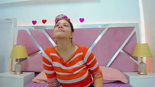 Snapshot of MiaQueen021 chatting on September 2025 01:24:02 PM MiaQueen021 online show from September 2025 01:24:02 PM