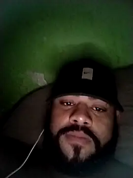 Snapshot of safado0027 chatting on April 2026 07:11:01 AM safado0027 online show from April 2026 07:11:01 AM