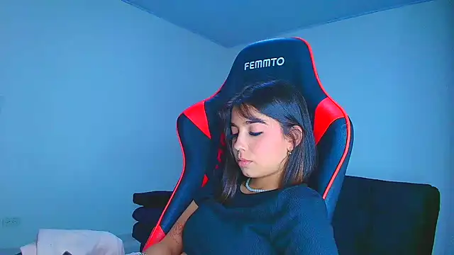 Rousse violett online show from November 2025 11:48:01 PM