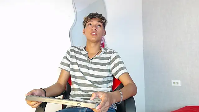 kyam adams online show from February 2025 08:10:01 PM