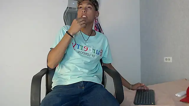 kyam adams online show from February 2025 07:23:01 PM