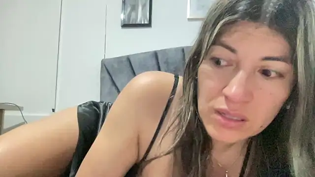 LunaBeya online show from February 2026 12:32:02 PM