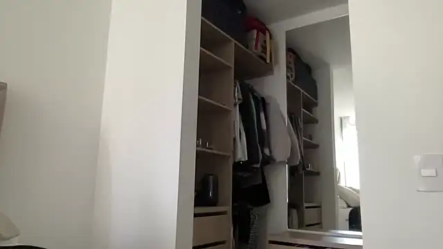 LunaBeya online show from April 2026 01:11:01 PM