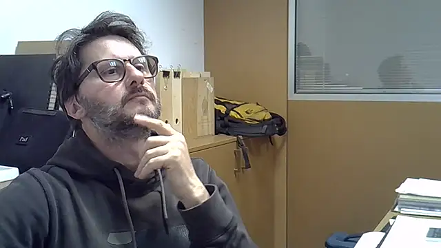 Snapshot of Cellino4 chatting on March 2025 05:07:02 PM Cellino4 online show from March 2025 05:07:02 PM