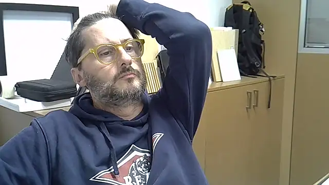 Snapshot of Cellino4 chatting on October 2025 03:52:01 PM Cellino4 online show from October 2025 03:52:01 PM