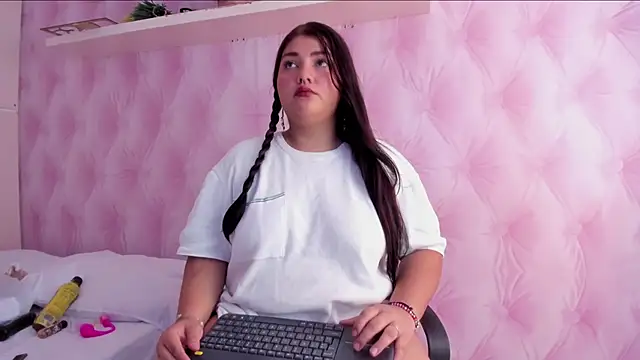 TaniaBellini online show from January 2025 11:48:02 AM