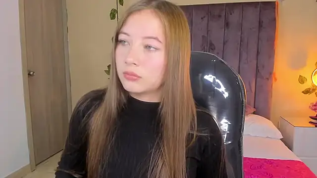 Snapshot of Dahlia_Rousse chatting on October 2025 10:10:01 PM Dahlia Rousse online show from October 2025 10:10:01 PM