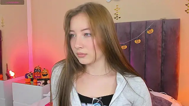 Snapshot of Dahlia_Rousse chatting on October 2025 10:43:02 PM Dahlia Rousse online show from October 2025 10:43:02 PM