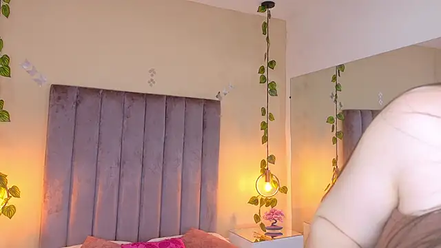 Dahlia Rousse online show from March 2026 08:30:01 AM