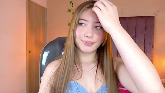 Snapshot of Dahlia_Rousse chatting on June 2026 06:30:01 AM Dahlia Rousse online show from June 2026 06:30:01 AM