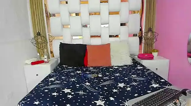 SolEvanss online show from February 2025 07:45:01 AM