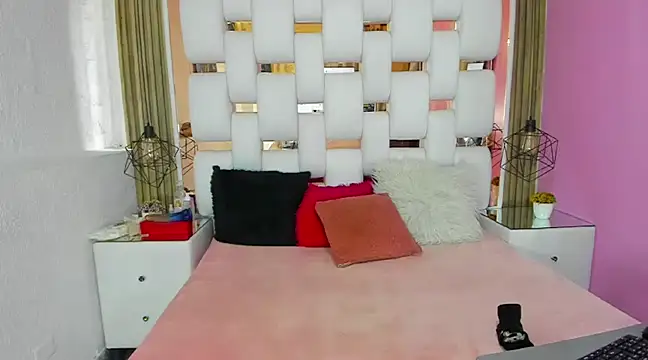 SolEvanss online show from March 2025 07:06:02 PM