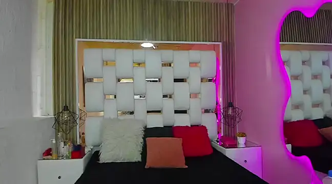 SolEvanss online show from March 2025 02:53:02 PM