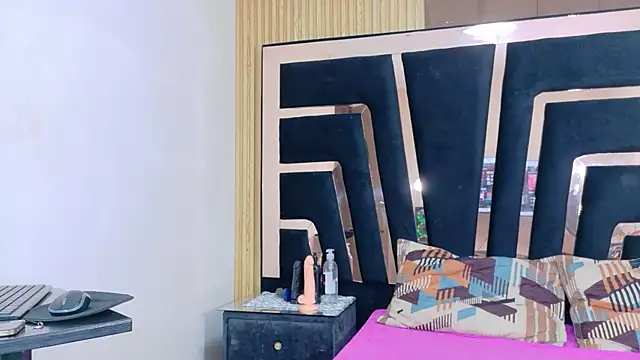 SolEvanss online show from October 2025 02:40:01 PM