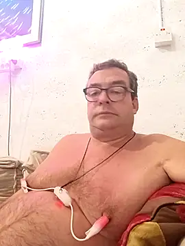 Snapshot of MountJohnXL chatting on September 2025 10:43:01 PM MountJohnXL online show from September 2025 10:43:01 PM