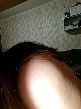 Melenka online show from November 2025 10:42:02 PM