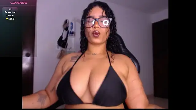 leslycarsson online show from November 2025 12:54:01 AM