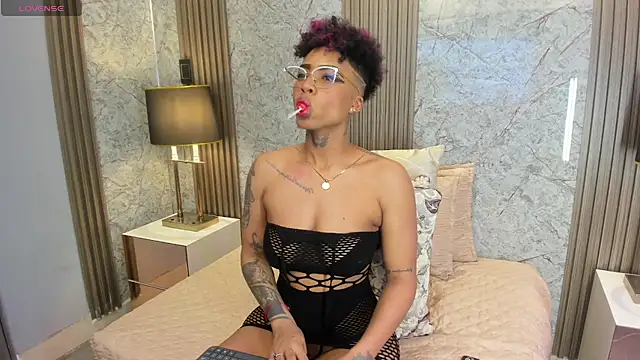 LuciaWallace online show from June 2026 09:20:01 PM