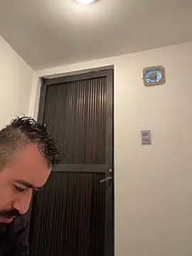 Snapshot of leonardohot1987 chatting on January 2025 04:21:02 PM leonardohot1987 online show from January 2025 04:21:02 PM