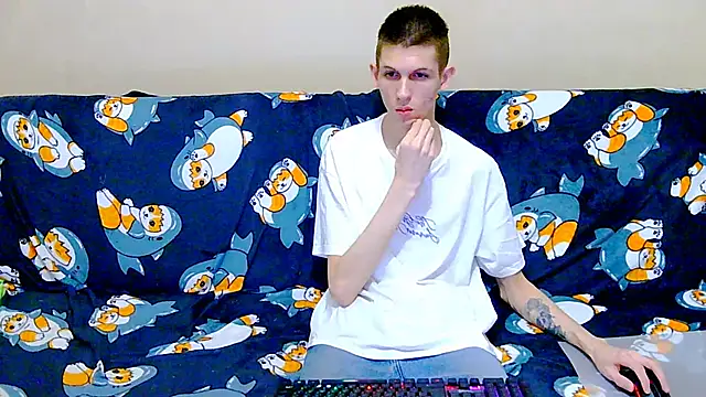 Lester Broo online show from November 2025 08:43:01 PM